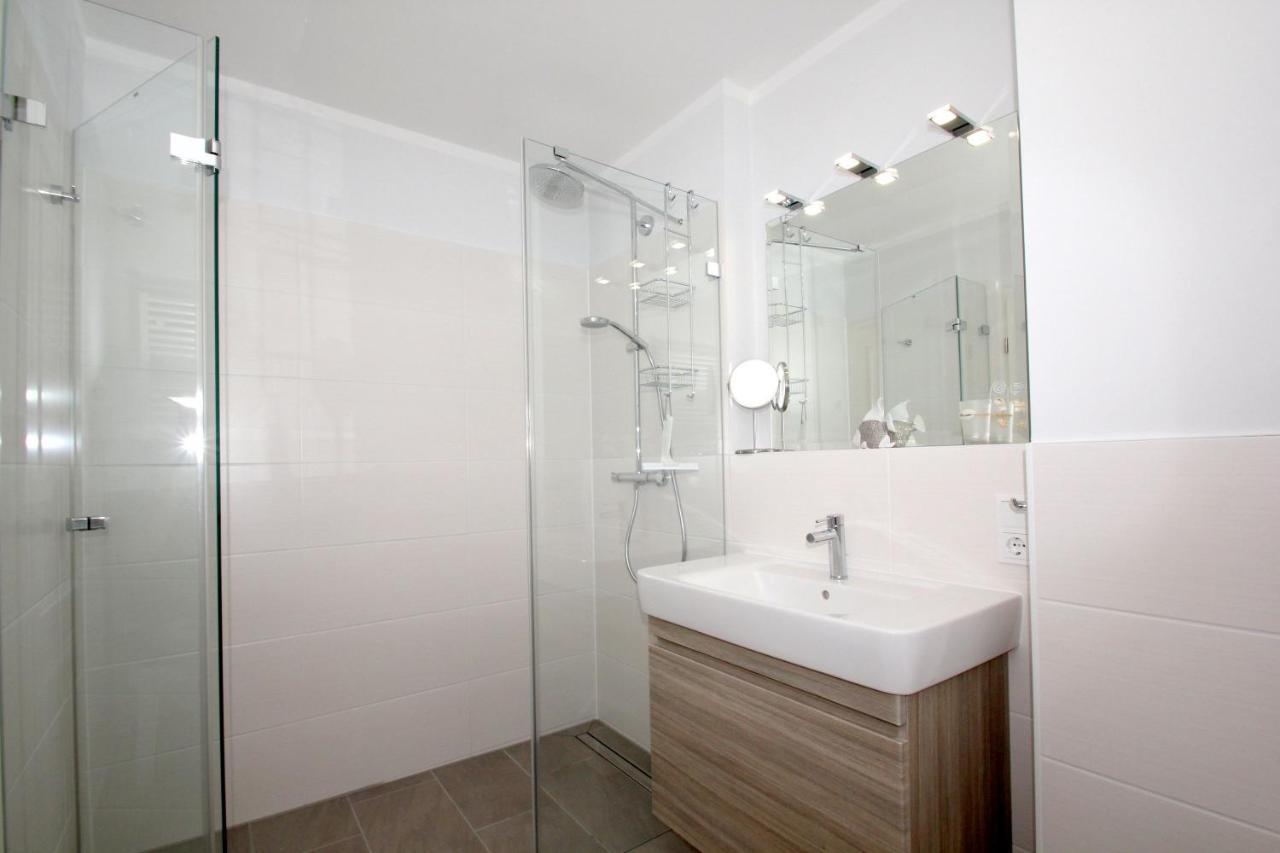 Zentrale Fewo Mit Terrasse, Gratis Nutzung Vom Ahoi Erlebnisbad Und Sauna In Sellin - Villa Anni Fewo 02 Goehren (Ruegen) Exterior foto